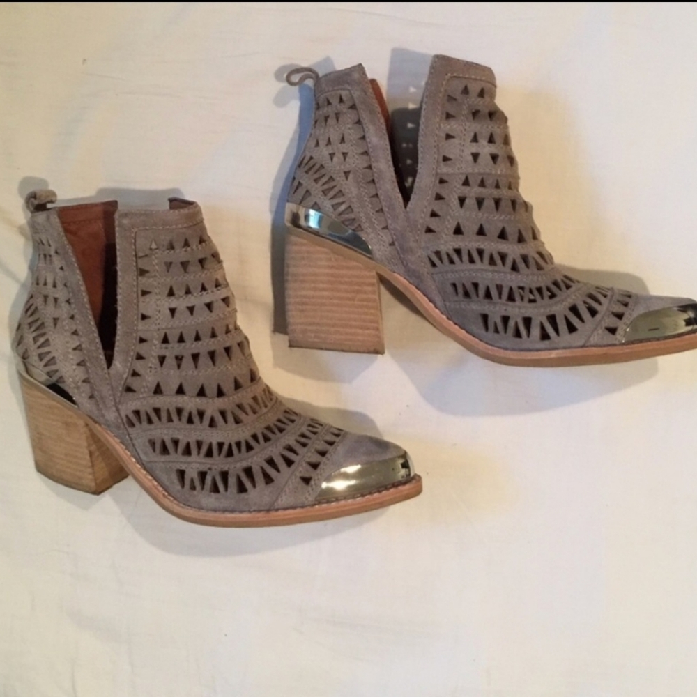 Jeffrey  Campbell super cute booties!